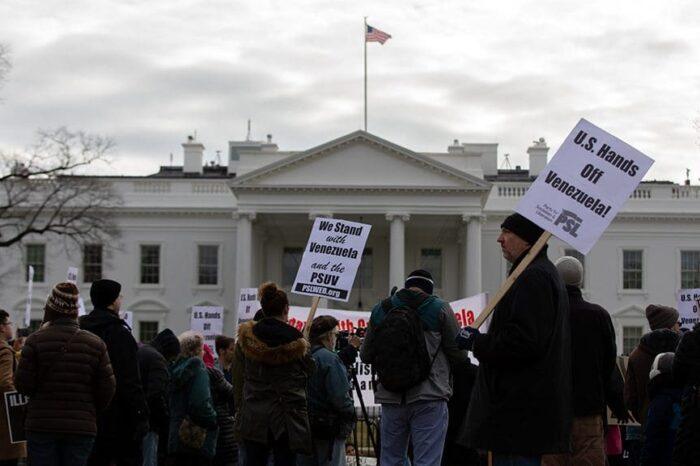 A group of Venezuelans stage a protest in support of Venezuela's President Nicolas Maduro in front of White House in Washington, United States on January 24, 2019.