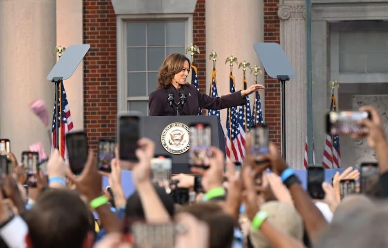 Trump'ın enflasyon ve sınır güvenliği konularındaki etkili kampanyasına cevap geliştiremeyen Harris, kendini Biden'dan ayrıştıramadı.