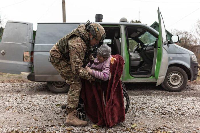 Başkan Biden’ın Ukrayna’nın Rusya içindeki askeri hedefleri vurabilmesi için uzun menzilli silah kullanımına onay verdiği duyuruldu.