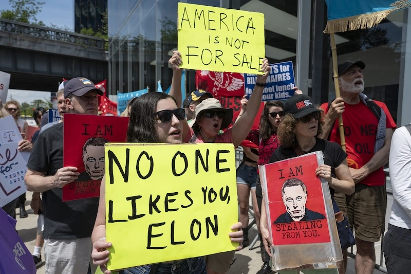 Elon Musk, Trump yönetiminde uzun süre etkili bir pozisyonda görev aldıktan sonra siyasetten uzaklaşacağını açıkladı.