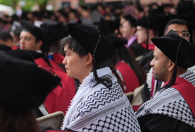 Harvard ile Trump yönetimi arasındaki gerilim devam ediyor. Harvard’ın uluslararası öğrenci kabul etme anlaşmasının iptal edildi.